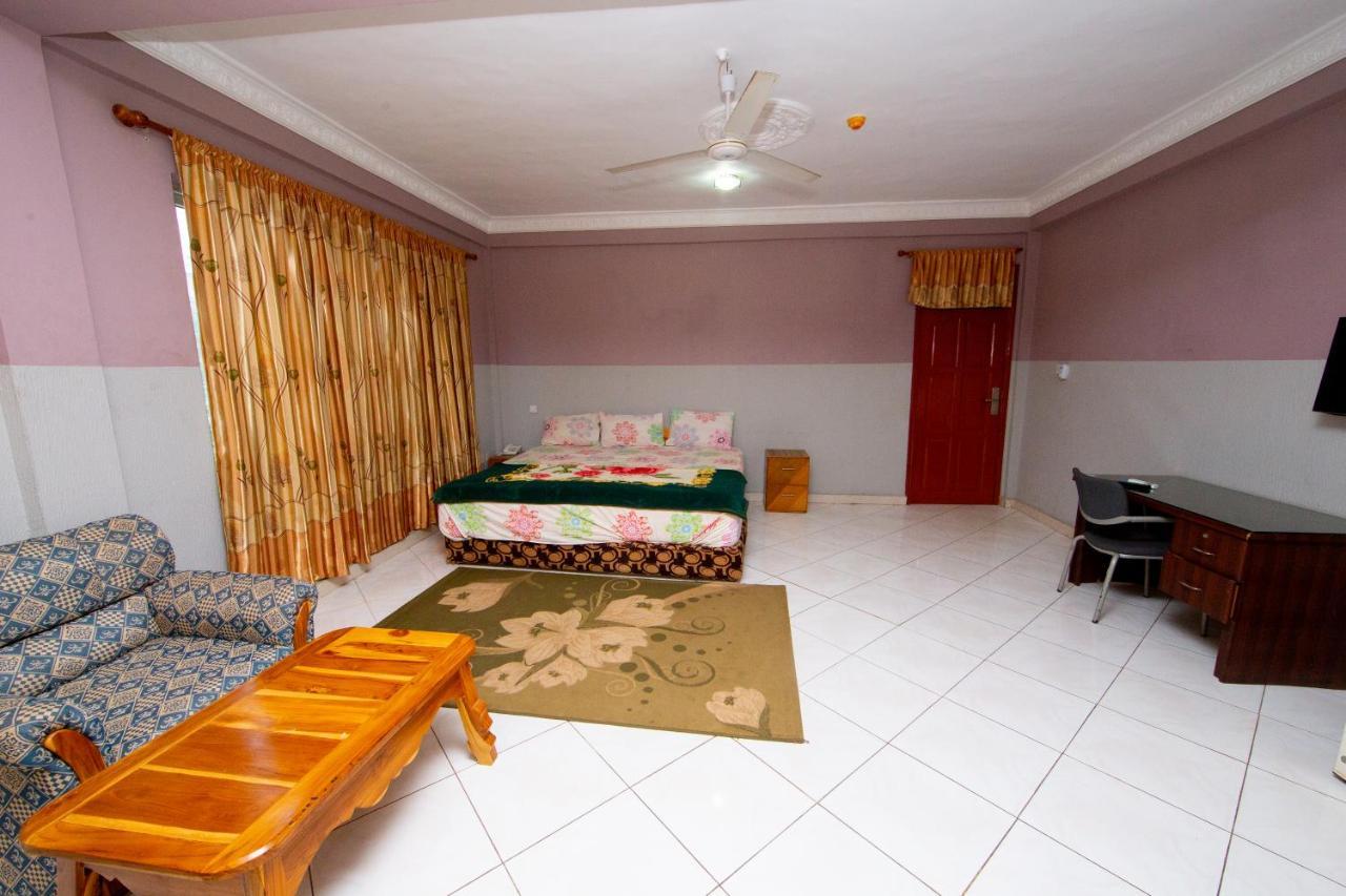 Pemicsa Hotel Accra Spintex Exteriör bild
