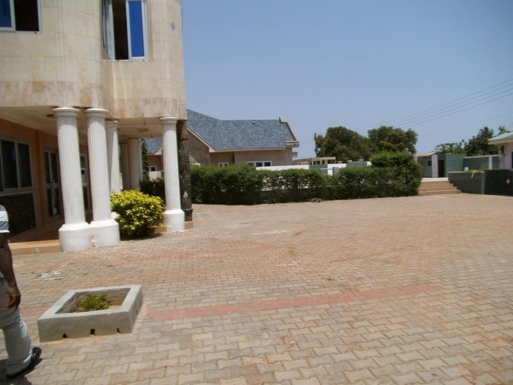 Pemicsa Hotel Accra Spintex Exteriör bild